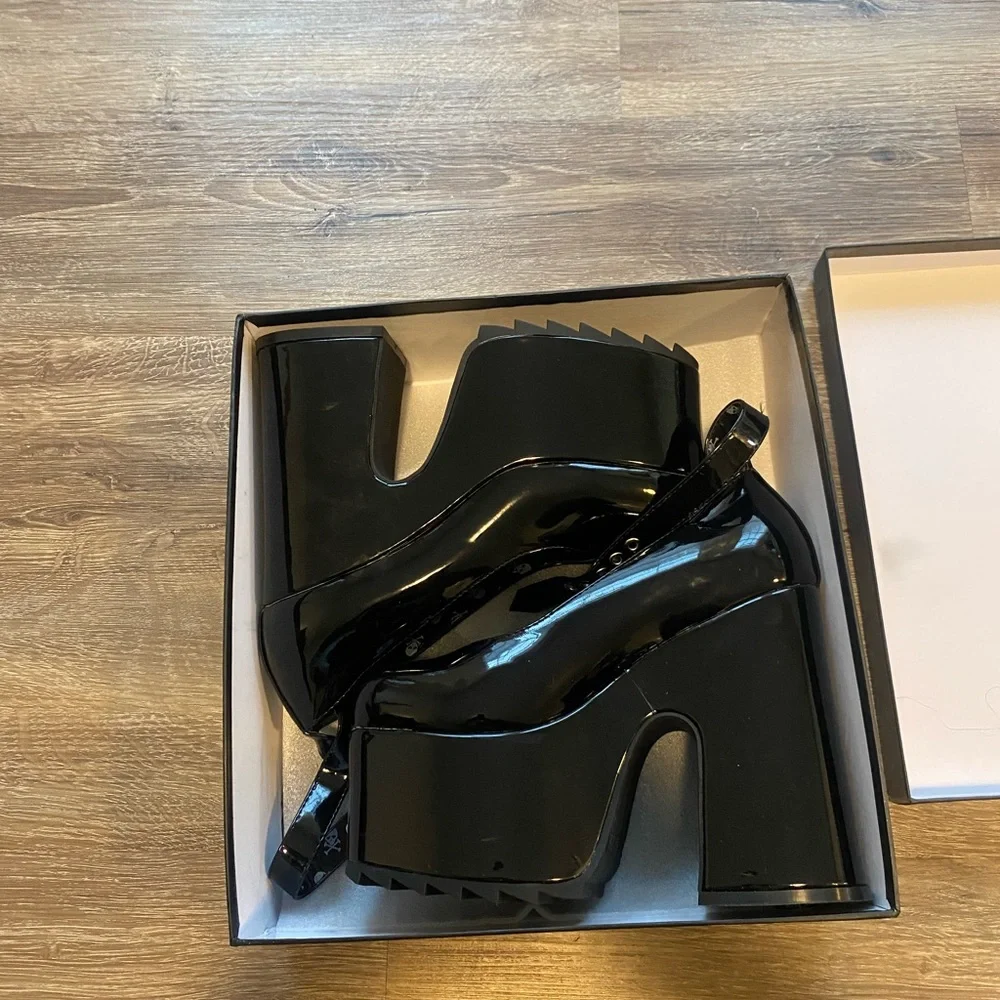 Platform Mary Jane Pumps in Black - Women's Platform Heels